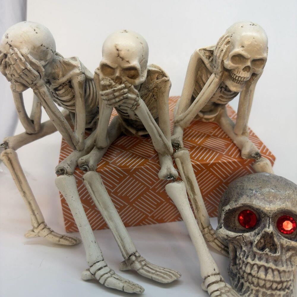 Set Halloween Skeleton Statues, See Speak Hear No Evil + Skull Hollow For Light